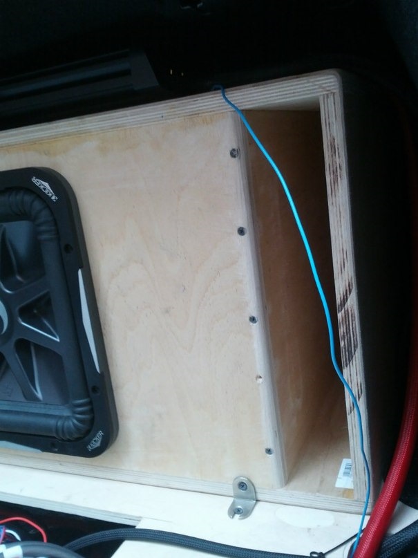 Поканальное усиление и заемна короба для саба — Lexus IS II, 2,5 л ...