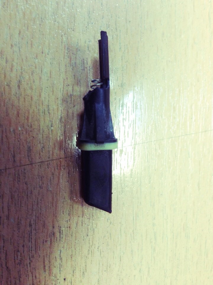 Замерз лючок бензобака — Volkswagen Jetta V, 1,4 л, 2008 года | поломка ...