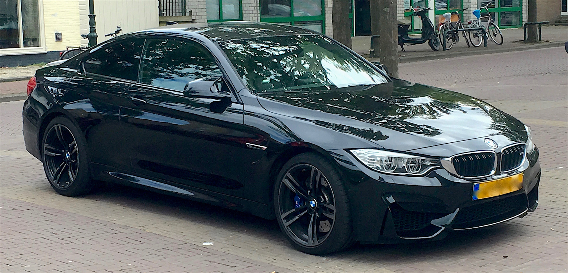 Bmw 4 купить. БМВ м4 купе черная. BMW m4 Coupe Black. BMW 4 Coupe черный. БМВ м5 купе черная.