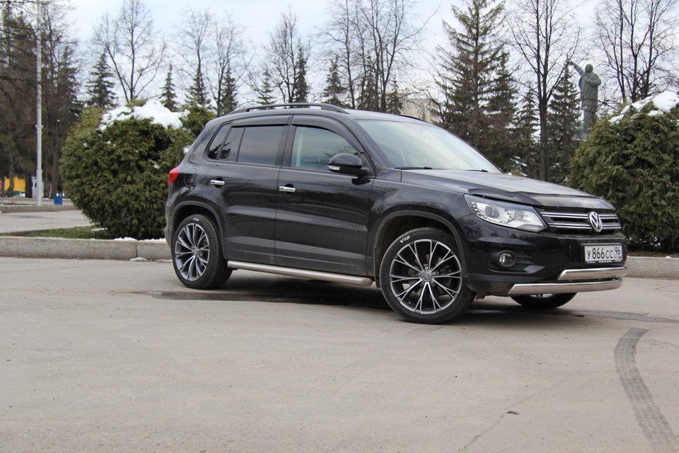 Vw tiguan r19. Vw tiguan r19. тигуан на 19 дисках. Tiguan 2021 r19. R20 tiguan черный.
