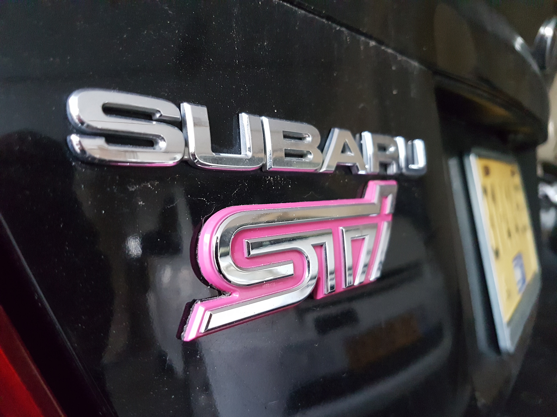Шильдик буквы. Шильдик Субару STI. Subaru Legacy шильдик. Шильдик Субару STI Limited Edition. WRX STI шильдик.