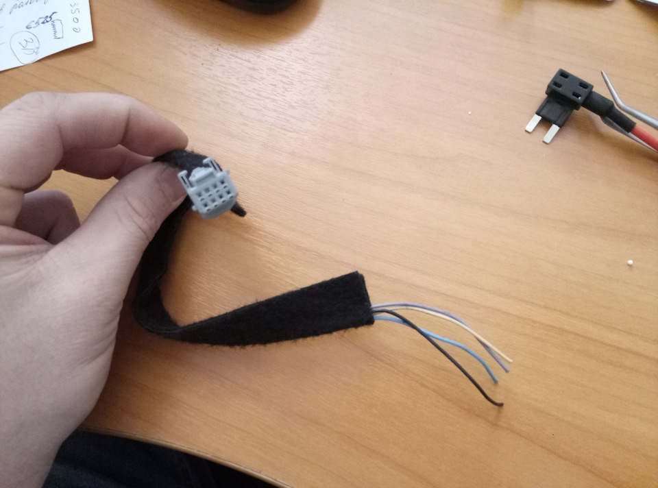 На кнопку — Lada XRAY