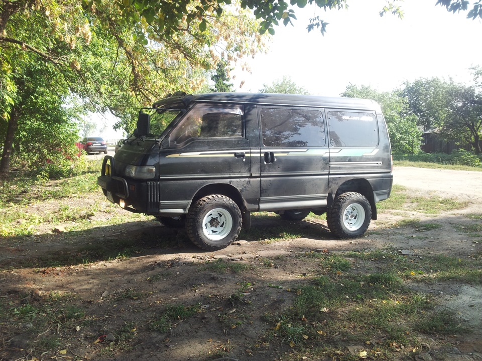 Резина на делику. Лифт 4 дюйма митсубиси делика. Delica диски. 31 резина на митсубиси делика. Делика ж 3.