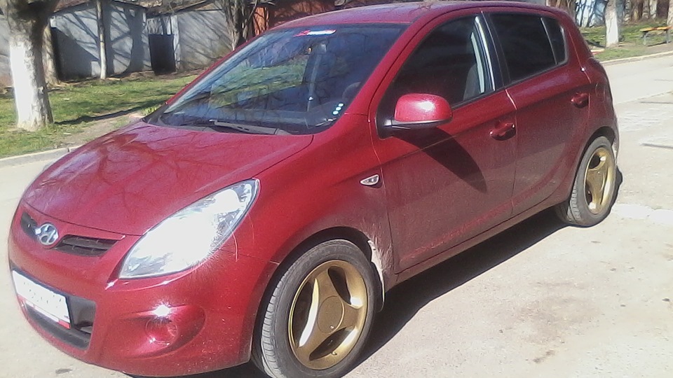Hyundai i20 Вишневая АЙКА