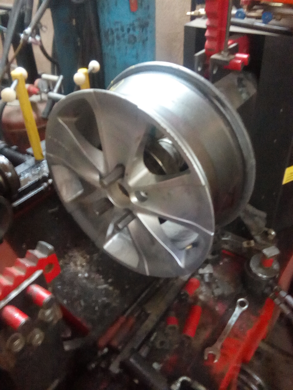 Прокатка литых дисков и замена тапочек. — Ford Focus II Hatchback, 1,8 ...