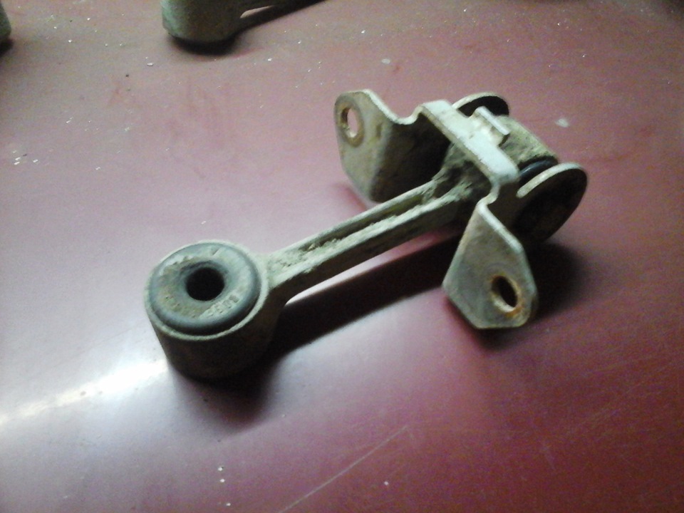 Замена резинок на заднем стабилизаторе — BMW 3 series (E46), 1,8 л ...