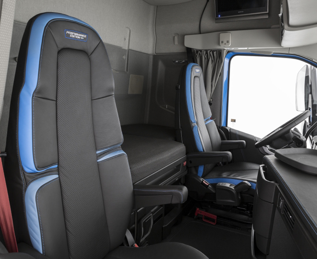 Вольво фш салон. Volvo FH 540 XL Interior. Volvo FH 2015 салон. Volvo FH 540 Performance Edition. Кабина Вольво FH XL 2021.