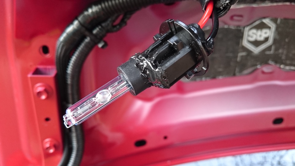 Встраиваем в наш цоколь с помощью герметика — Mazda 6 (3G) GJ