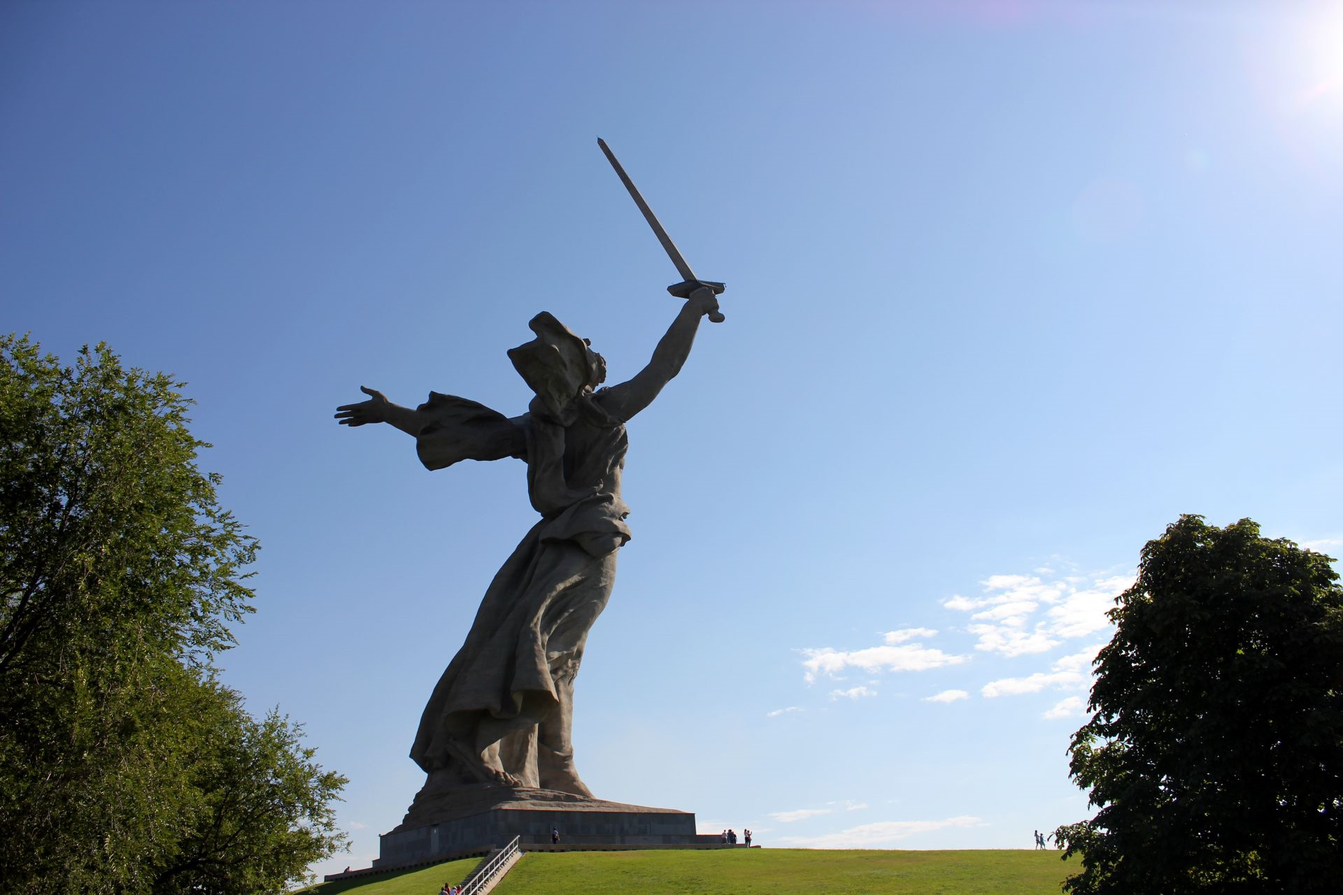 Мамаев курган расположен в городе. Мамаев Курган Волгоград. Дневной Волгоград Мамаев Курган. Телецентр Волгоград Мамаев Курган. Саранск Волгоград Мамаев Курган.