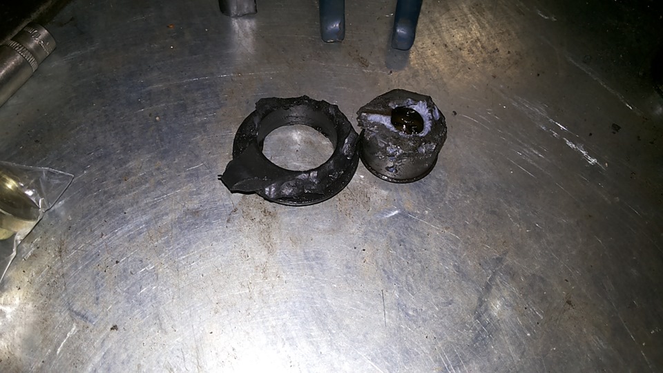 Замена сапуна на двигателе, резинового уплотнения и отводящей трубки ...