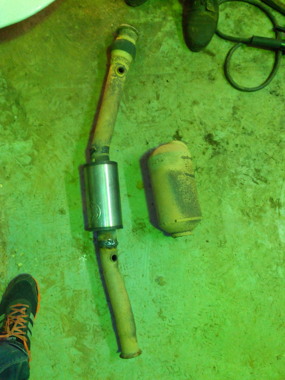 Замена катализатора на пламегаситель — Peugeot 406, 1,8 л, 2001 года ...