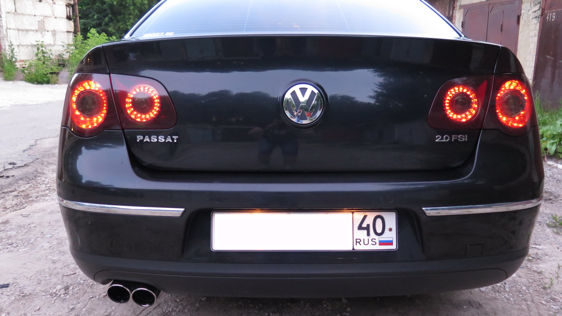 Задние фонари пассат б6. Задние фонари Volkswagen Passat b6. Passat СС b6 задние фонари. Volkswagen Passat b6 тонированные фары.