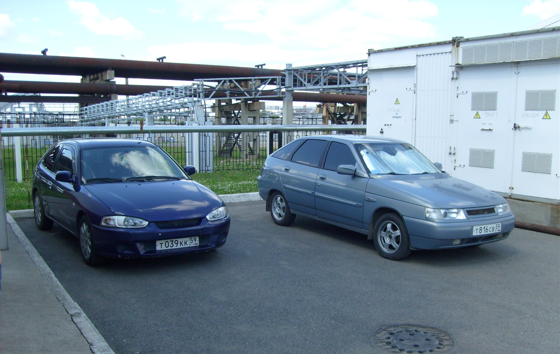 Друг купил машину, вот пофоткались малеха — Lada 2112, 1,6 л, 2003 года |  фотография | DRIVE2