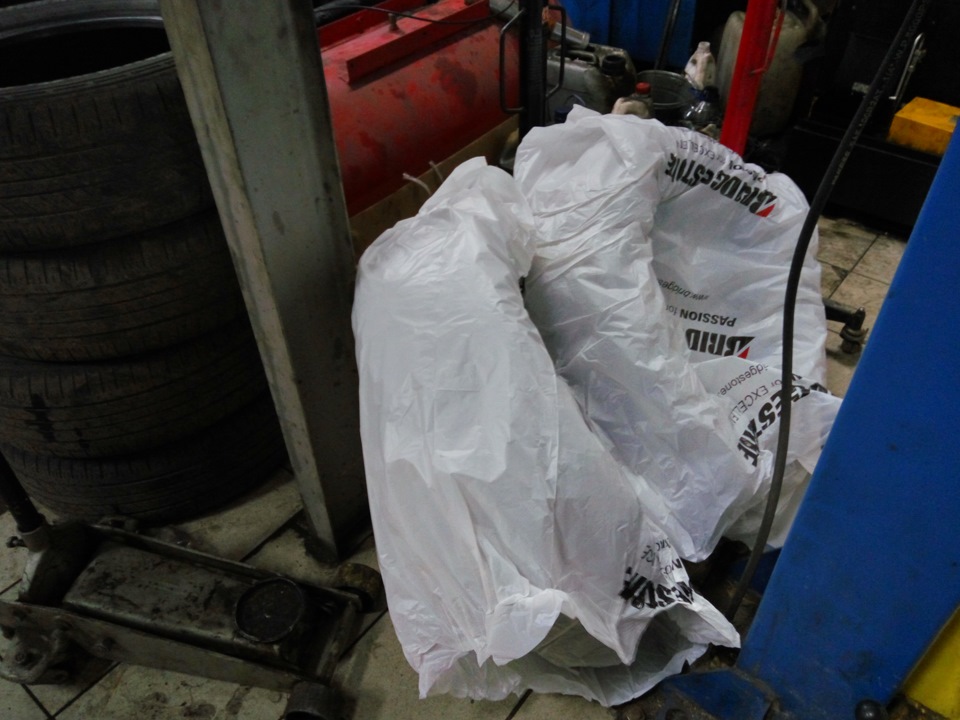 Шиномонтаж бесплатно) — Volvo XC60 (1G), 2,4 л, 2011 года | визит на ...