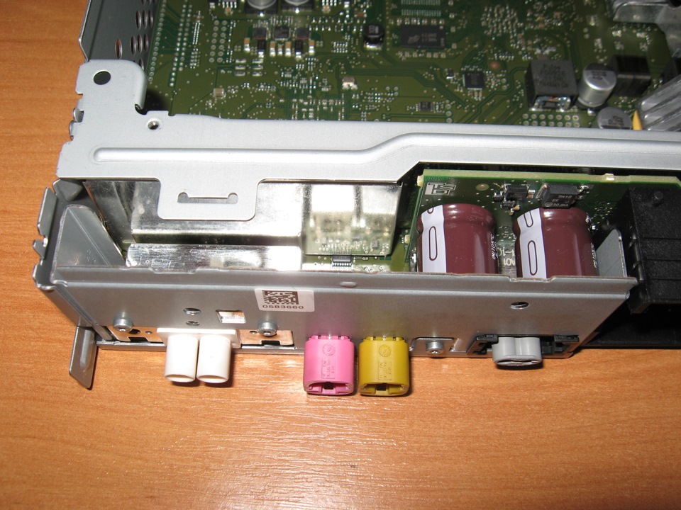 Радиочасть, электролиты фильтра питания — Skoda Octavia A7 Mk3