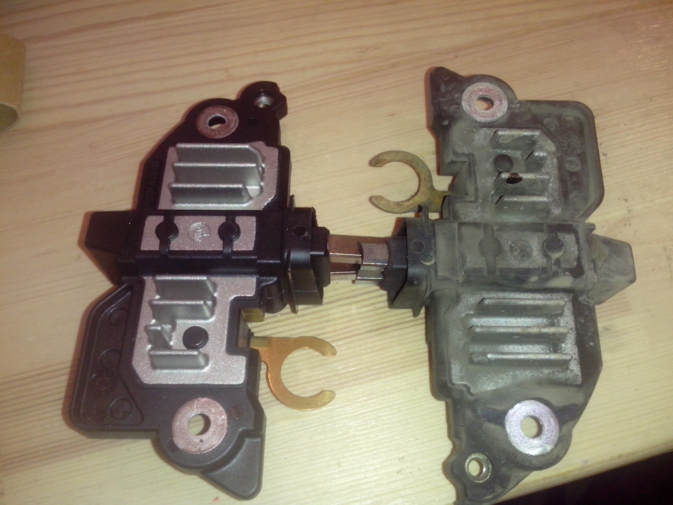 Заменил на генераторе регулятор напряжения (Bosch) и обгонную муфту ...