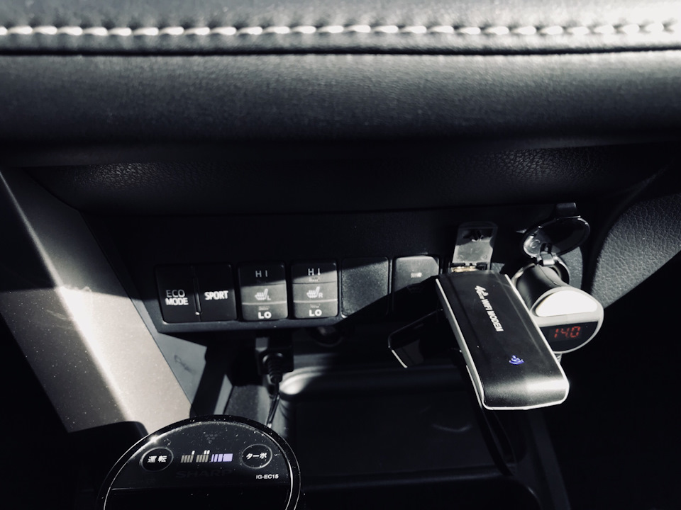 Фото в бортжурнале Toyota RAV4 (IV)