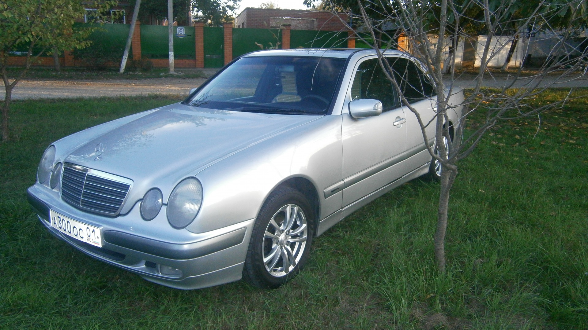 Mercedes Глазастик 210