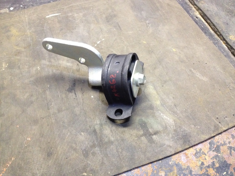 доп.опора 2110 — Lada Приора хэтчбек, 1,6 л, 2012 года | своими руками ...