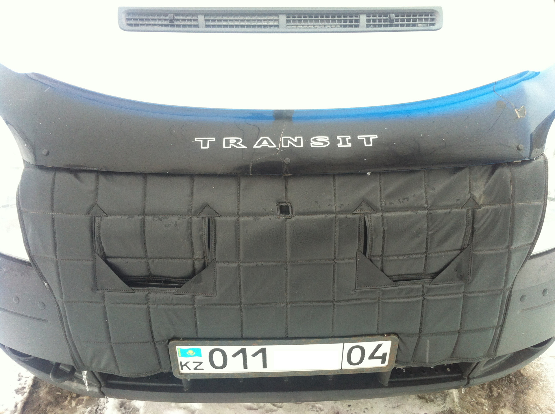 Ford transit 2020 утеплитель решетки. Защита радиатора форд транзит 2020. Черный потолок ваз 2109. Решетка радиатора форд транзит раптор. Утеплитель решетки радиатора для ford transit 2007-14.