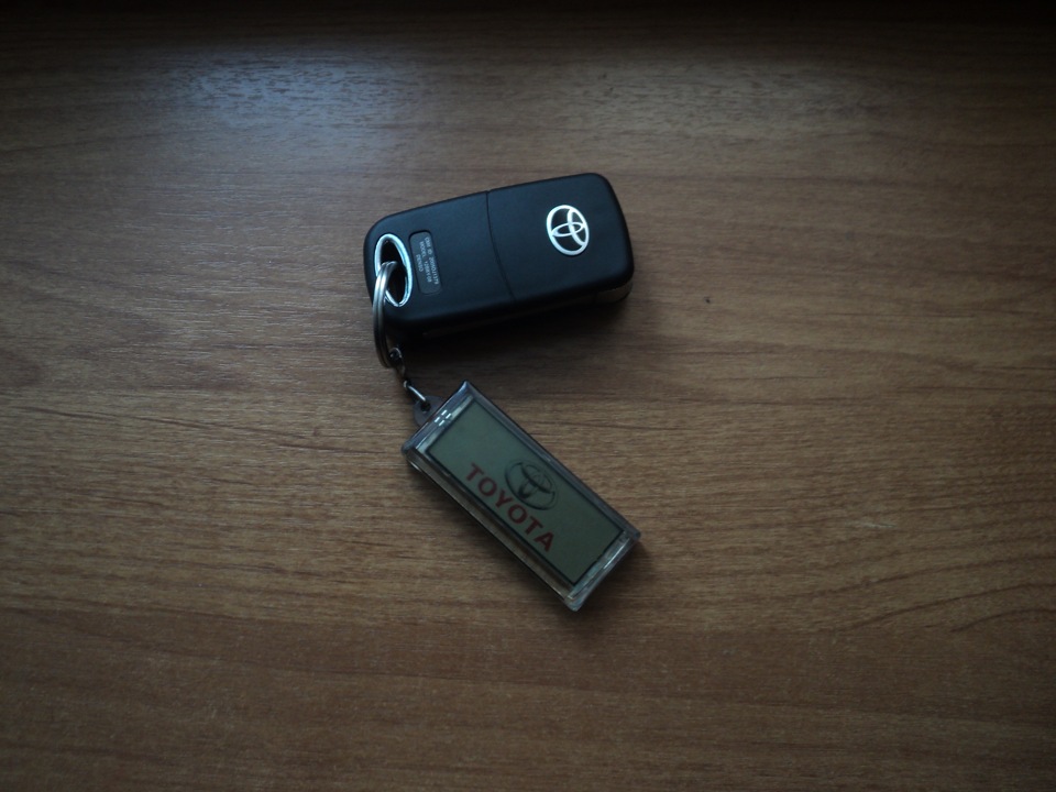 Чип иммобилайзера в ключе. Чип иммобилайзера в Ключе Тойота. Выкидной ключ Iveco #420. Пежо 308 в Ключе чип иммобилайзера. Чип иммобилайзера Peugeot 206.