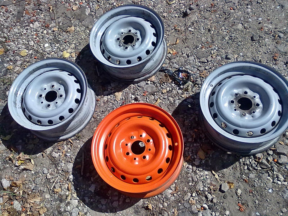 готовь сани летом, вот и решил покрасить штамповки и обуть резину часть ...