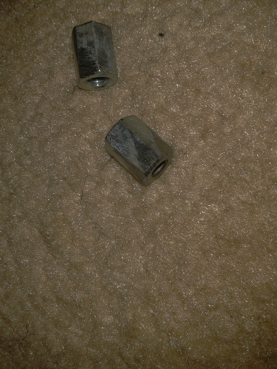 Вот такие гайки приклеивал в корпус датчика — Opel Vectra B