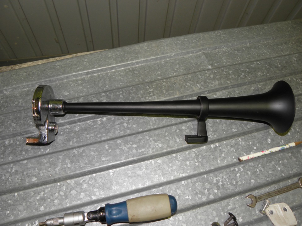 установка воздушного сигнала — Renault Sandero 1G, 1,6 л, 2010 года ...