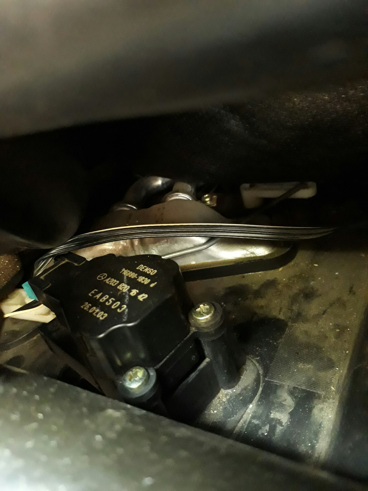 Замена тяги сервопривода печки))) — Mercedes-Benz M-Class (W163), 2003 ...