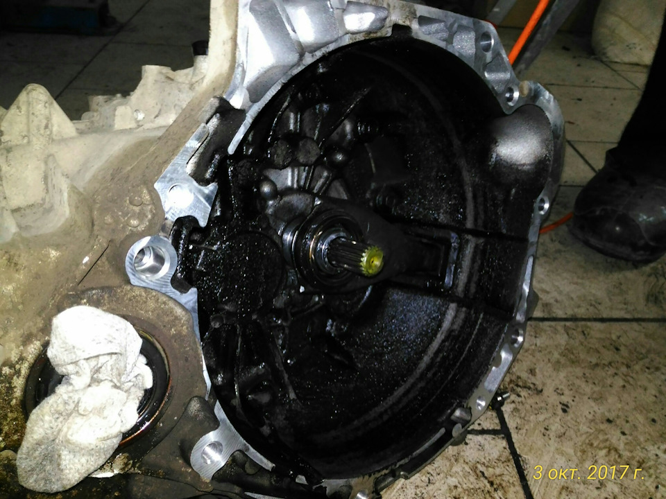 Потек сальник первичного вала МКПП — KIA Rio (3G), 1,6 л, 2014 года ...