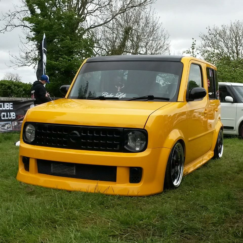 Nissan Cube z12 stance