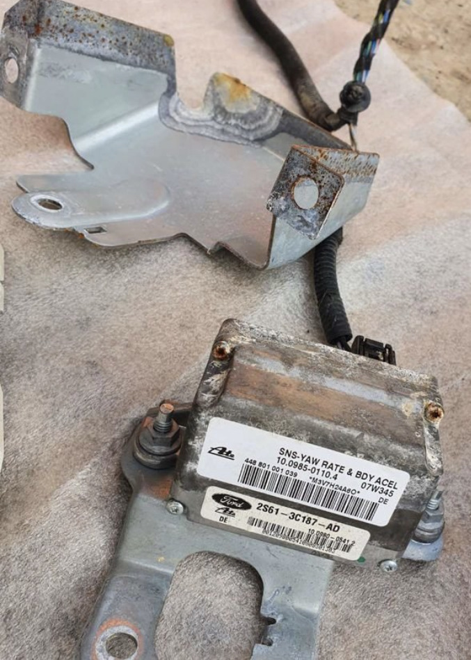 2s61-3c187-ad — Ford Fiesta (Mk V). Запчасти на фото: 2S613C187AD