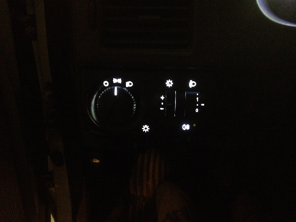 Стайлинг и доработки салона продолжаются — Lada Приора хэтчбек, 1,6 л ...