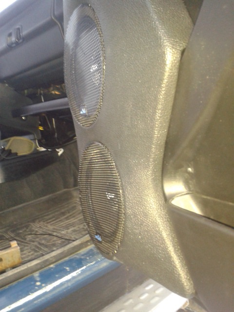 музыка в машине! — Lada 4x4 3D, 1,7 л, 2010 года | автозвук | DRIVE2