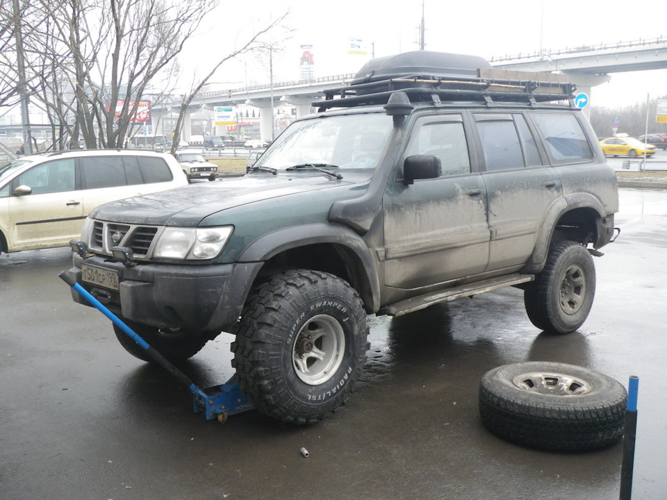 Сравните с задним колёсиком, оно 33-е — Nissan Patrol GR II (Y61)