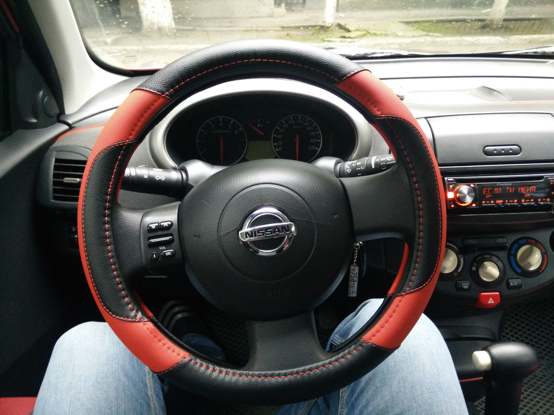 Nissan Micra 2006 салон