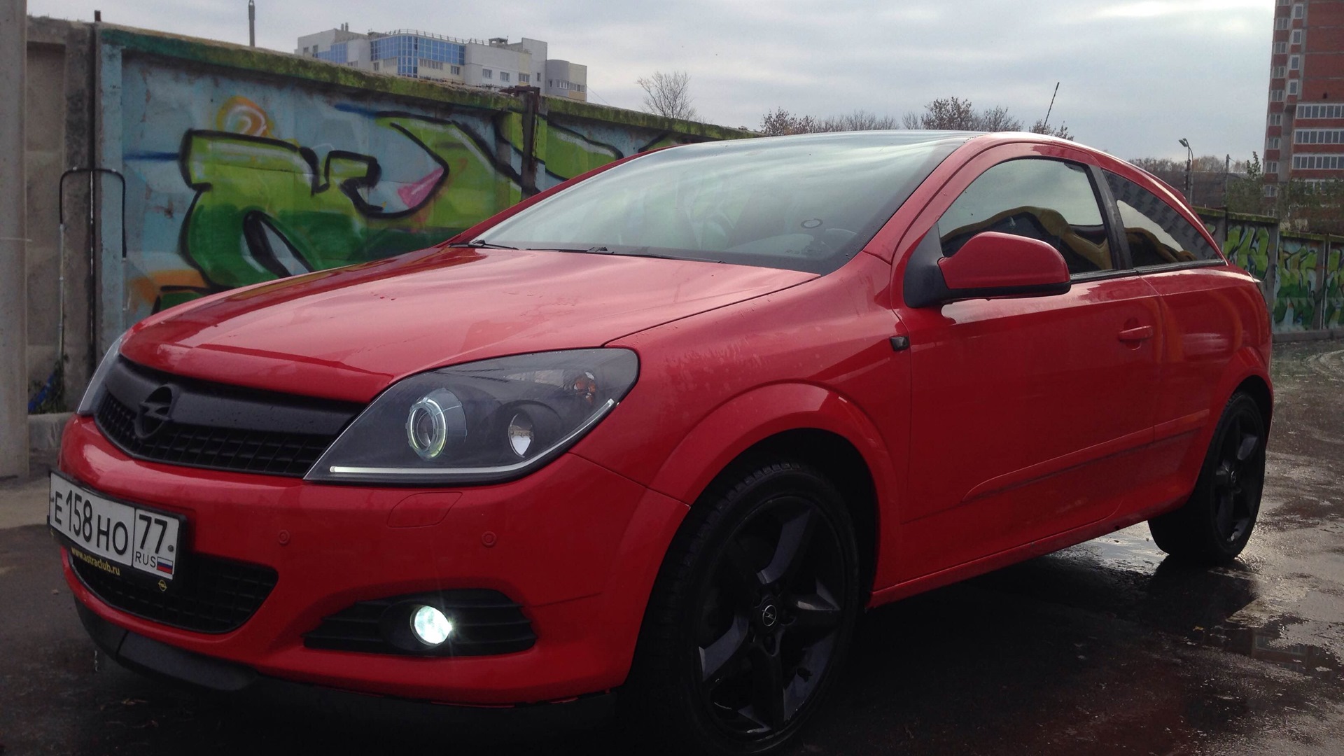 Opel Astra h 2008 красная