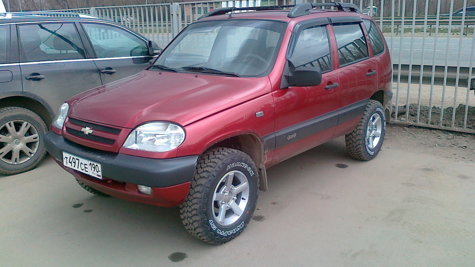 Chevrolet Niva 2005 вишнёвая