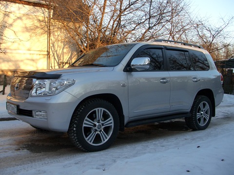 With and without body kit  - Toyota Land Cruiser 45 L 2008