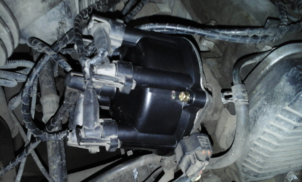 Замена бегунка и крышки трамблера — Toyota Mark II (90), 2 л, 1993 года ...