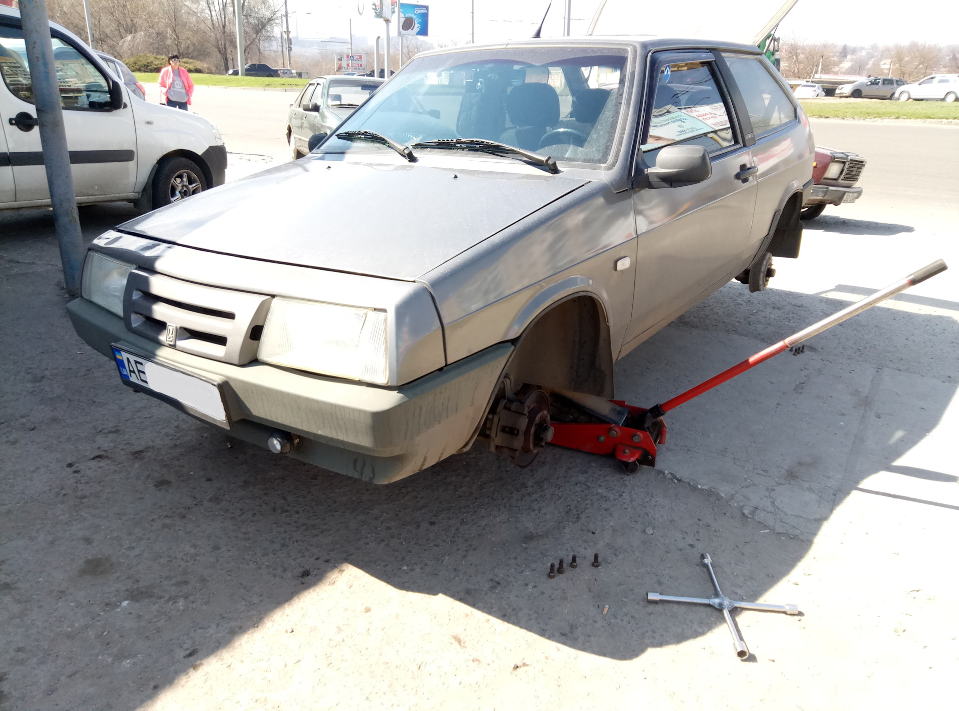 Увод авто в сторону после сезонной смены резины (причина найдена) — Lada  2108, 1,5 л, 1991 года | шины | DRIVE2