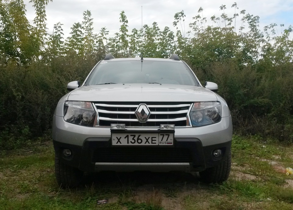 Свет рено дастер. Рено Дастер доп свет. Дополнительные фары на Renault Duster. Дополнительный свет на Renault Duster. Доп свет на Рено Дастер 2016.