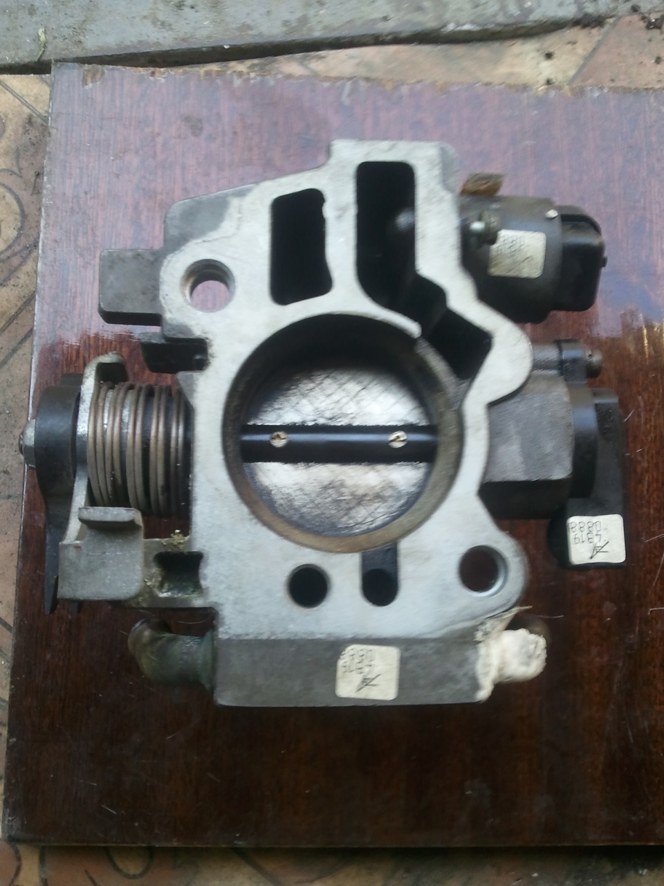 Плавающие обороты.Почистил дросельную заслонку. — Lada 21102, 1,5 л ...