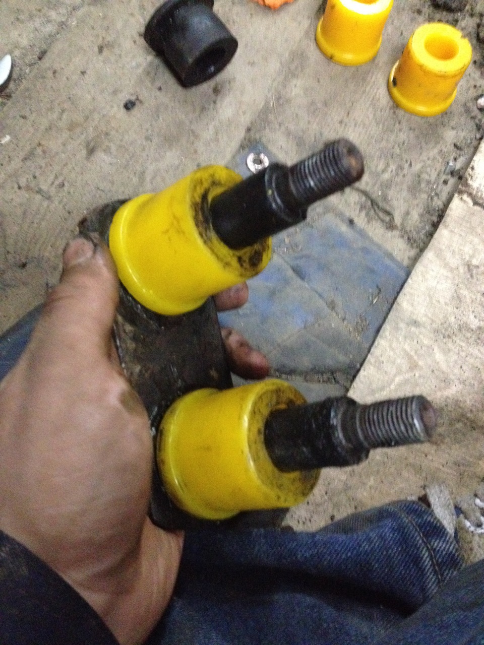 Меняем втулку на задних рессорах) — УАЗ 469, 2,5 л, 1980 года | своими ...