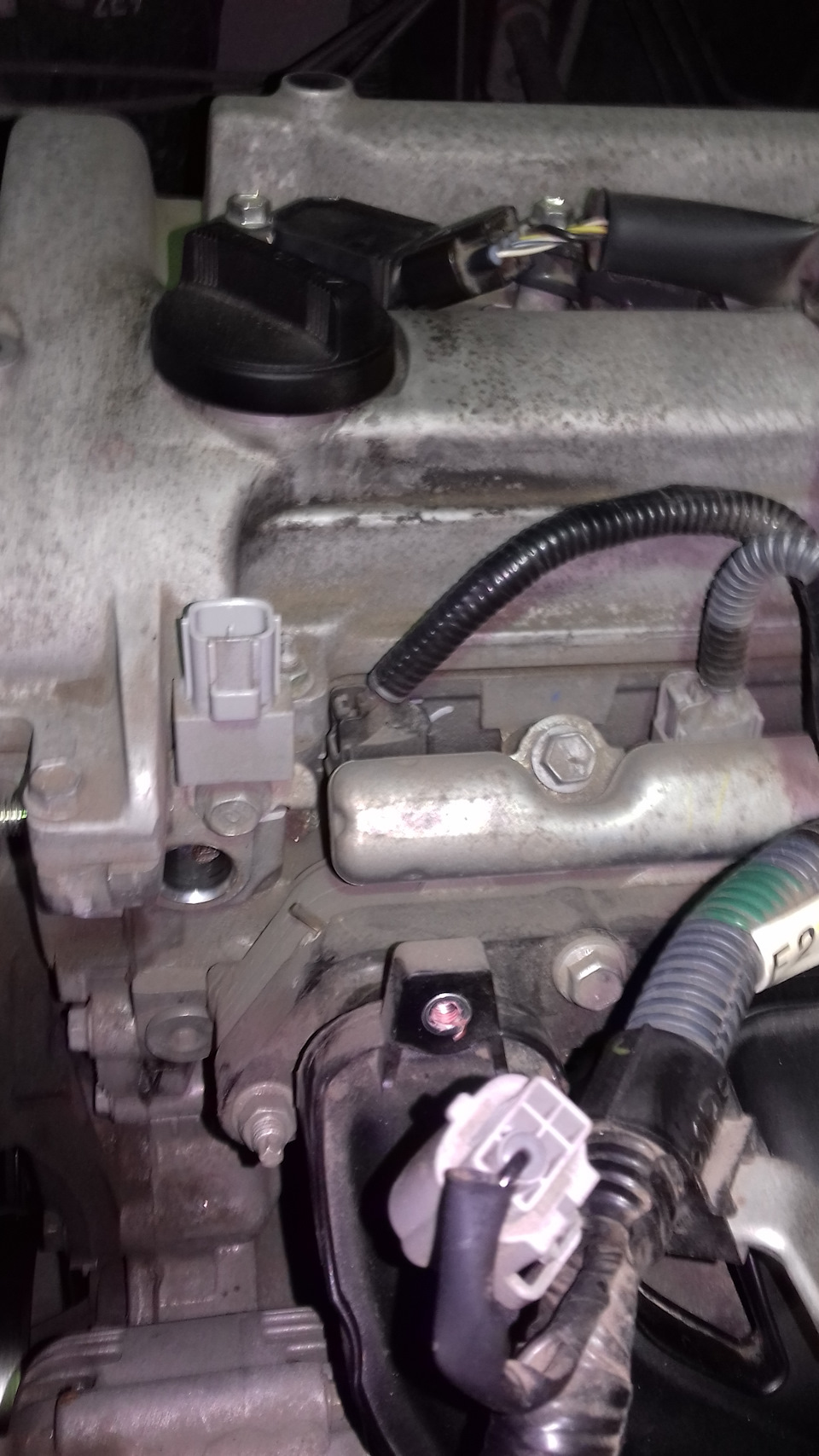 2az fe магнитный клапан где находится Произведена чистка клапана vvt-i. - Toyota E 140, 1,5 л, 2011 года своими руками