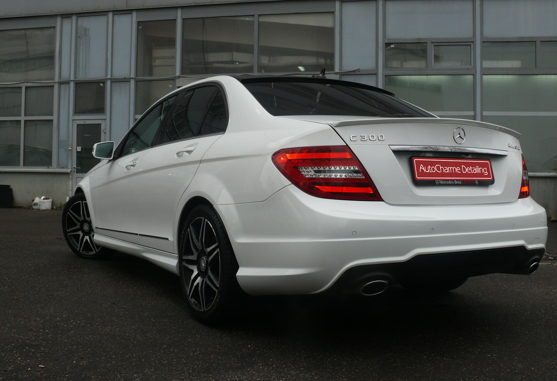 Mercedes-Benz C300 W204: белый тоже может "зеркалить"! 