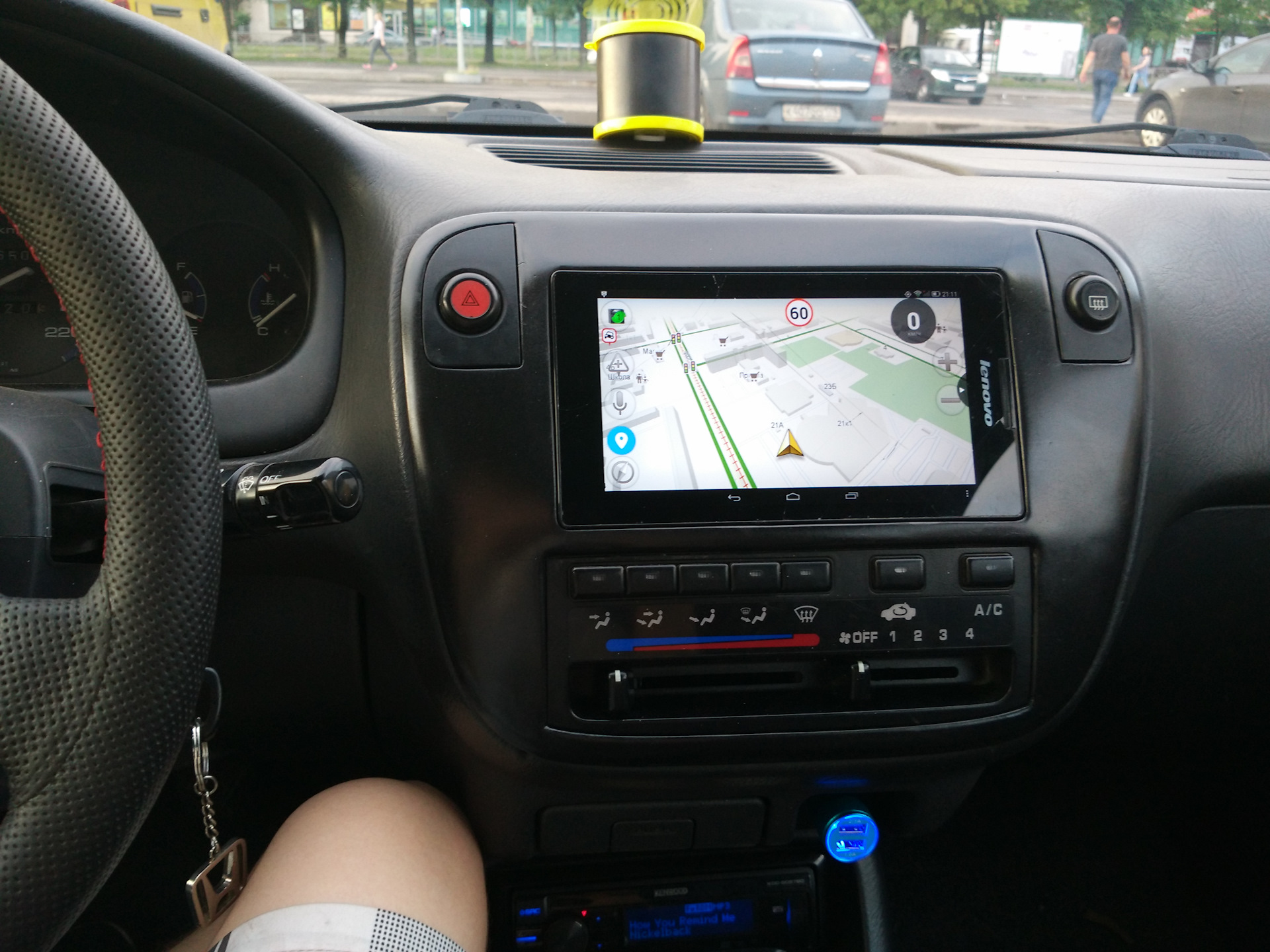 Запилил планшет в торпеду — Honda Civic Hatchback (6G), 1,6 л, 1998 ...