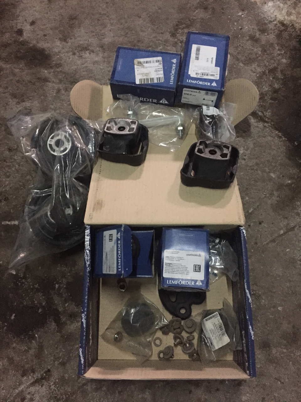 WDB-126-500-560エンジン用シリンダーヘツトセツト