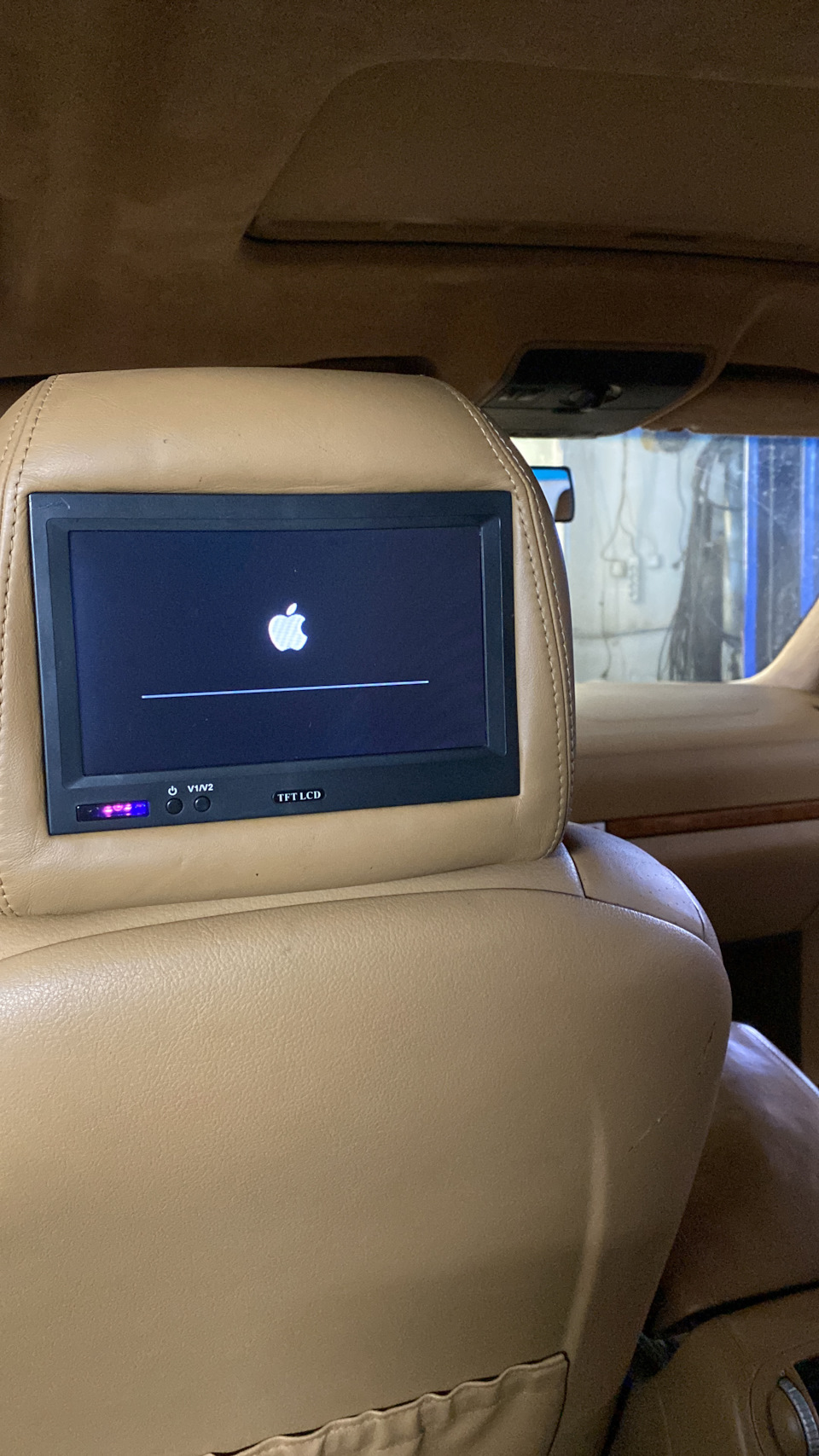 Мониторы в подголовниках + Apple TV — Porsche Cayenne (1G) 955/957, 3,2 л,  2004 года | тюнинг | DRIVE2