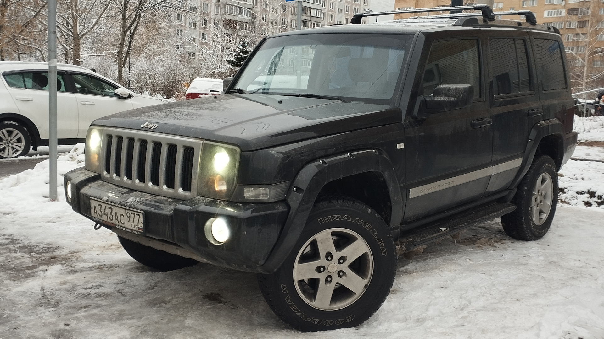 Jeep Commander (XK) 4.7 бензиновый 2006 | Чёрный квадрат! на DRIVE2